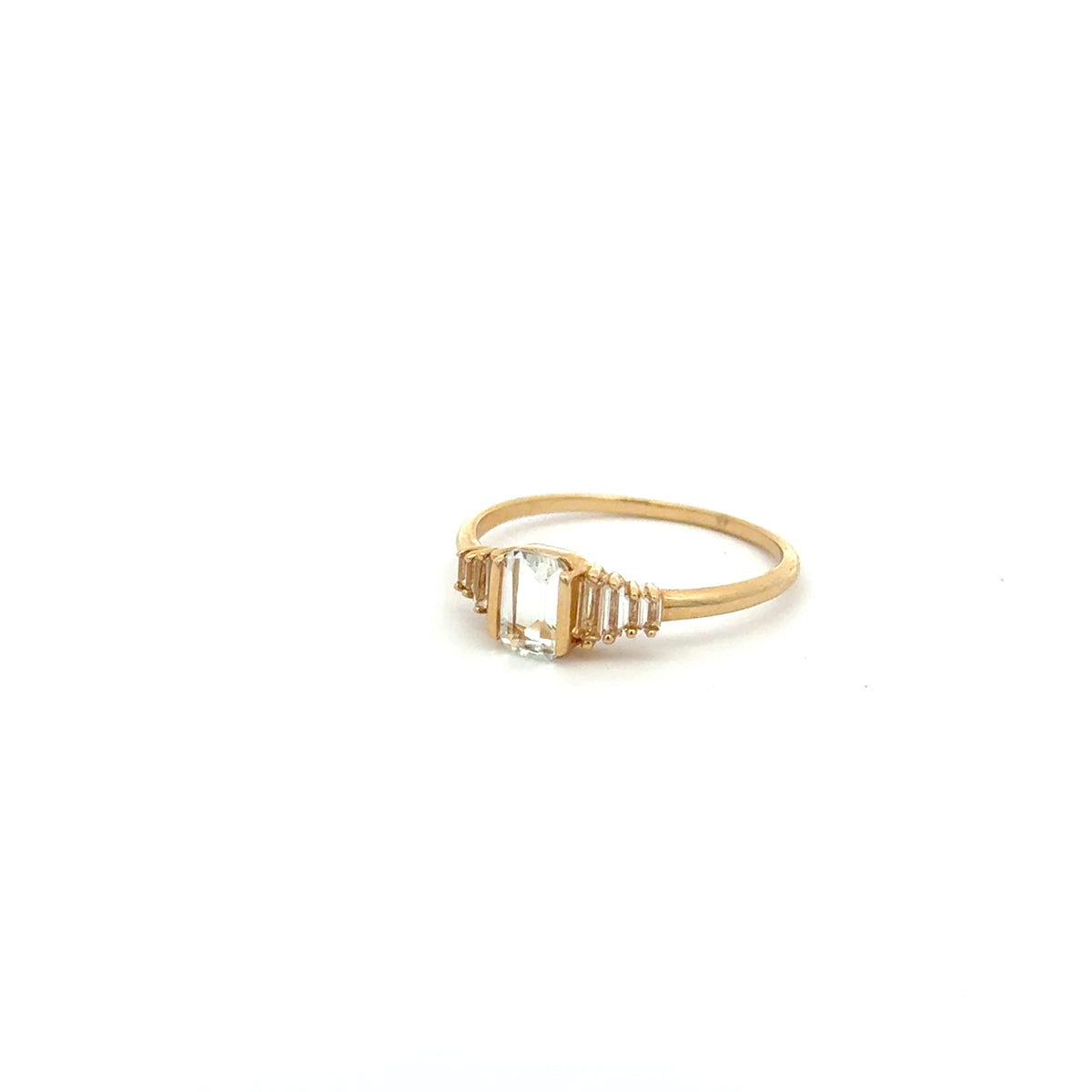 Anillo Topacio Blanco tipo Barrel Shield