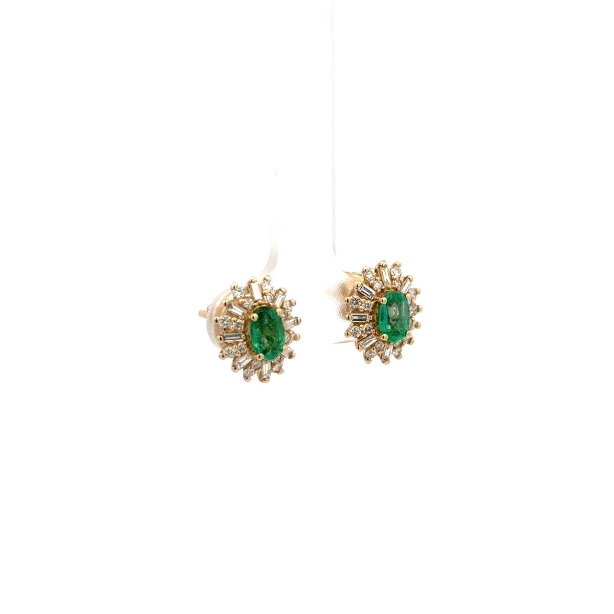 Aretes Esmeralda Ovalada y Halo Diamantes