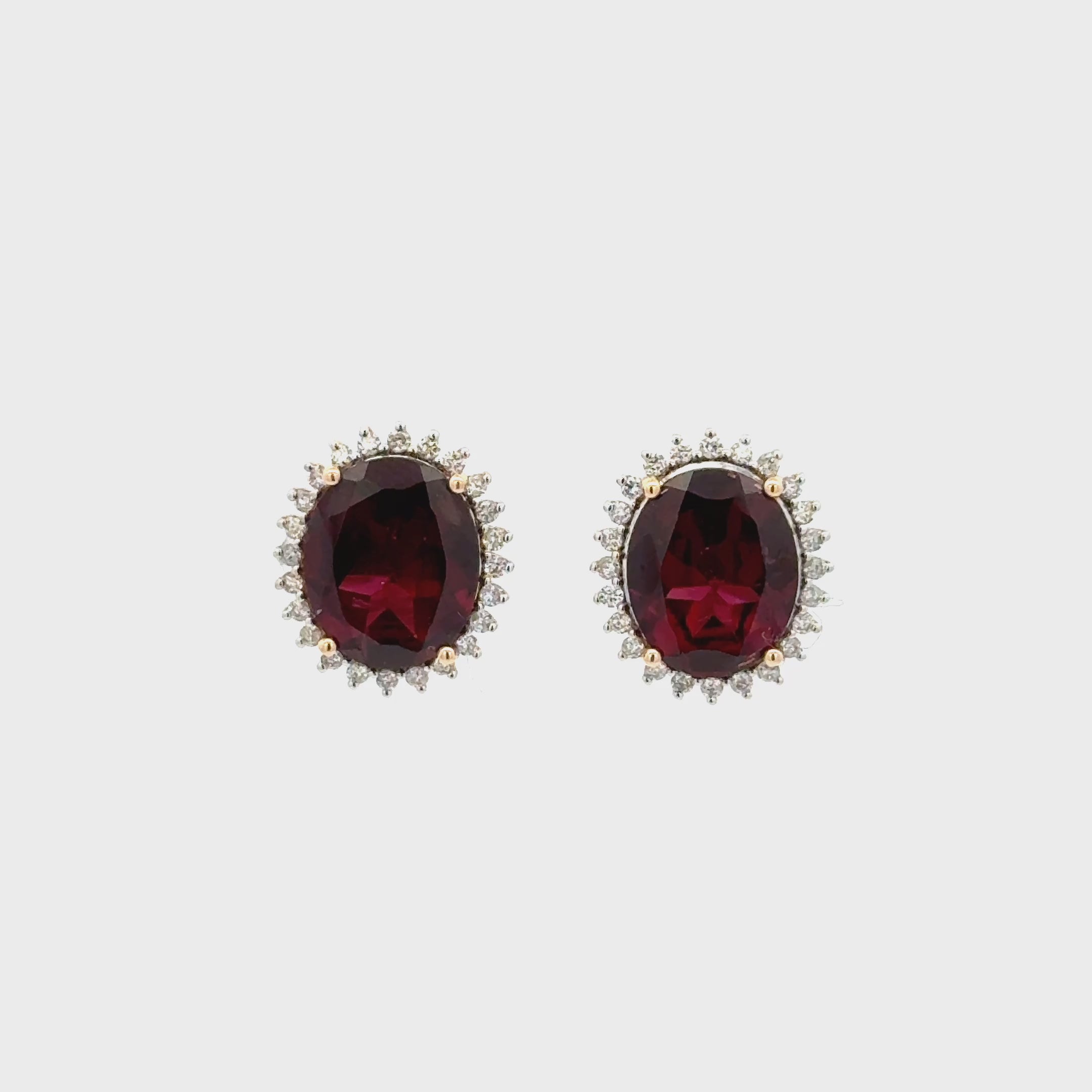 Studs Granate con Halo Diamantes