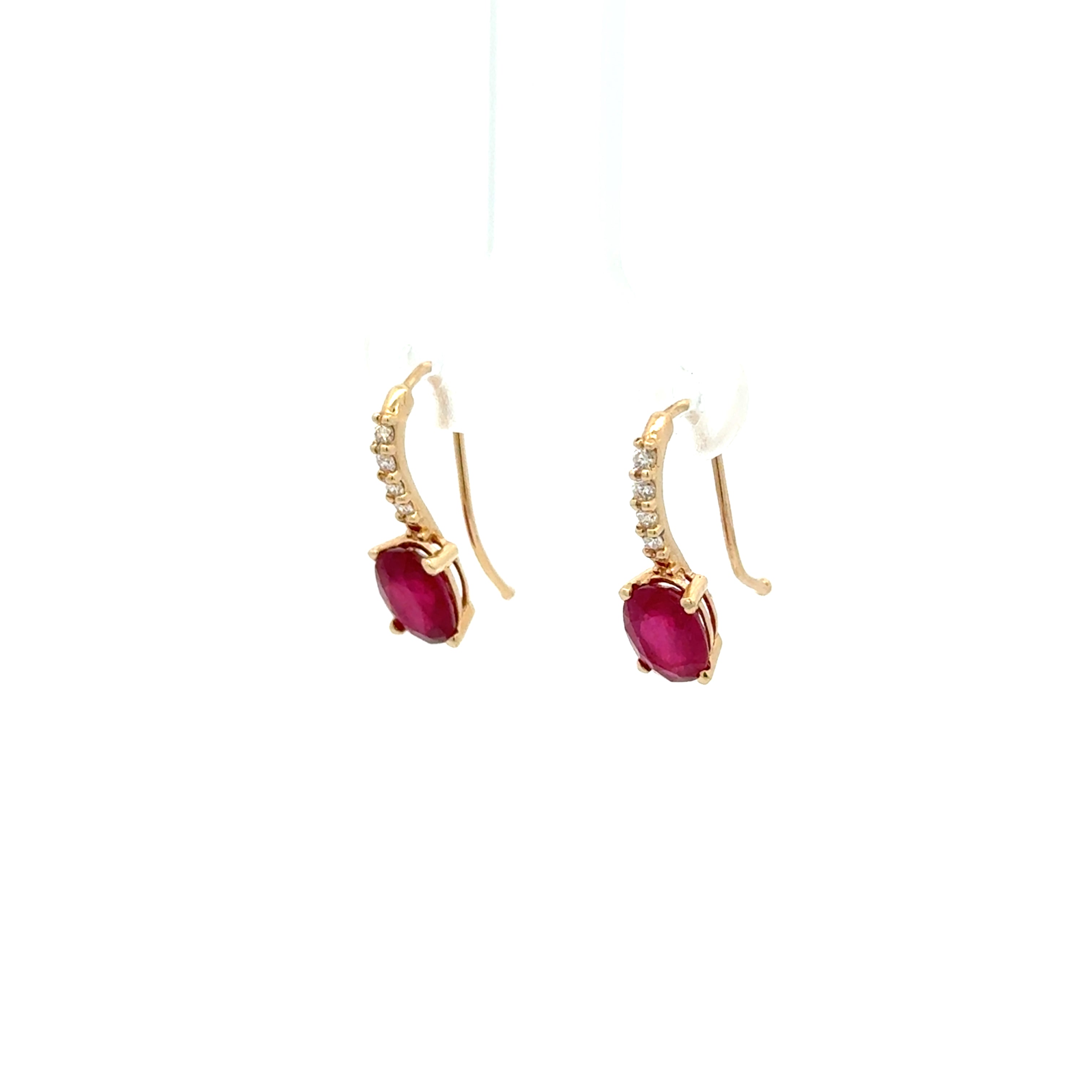 Aretes Colgantes Rubies Ovalados con Diamantes
