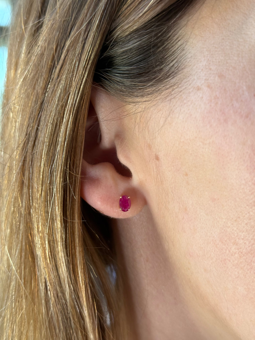 Aretes Rubí Óvalado