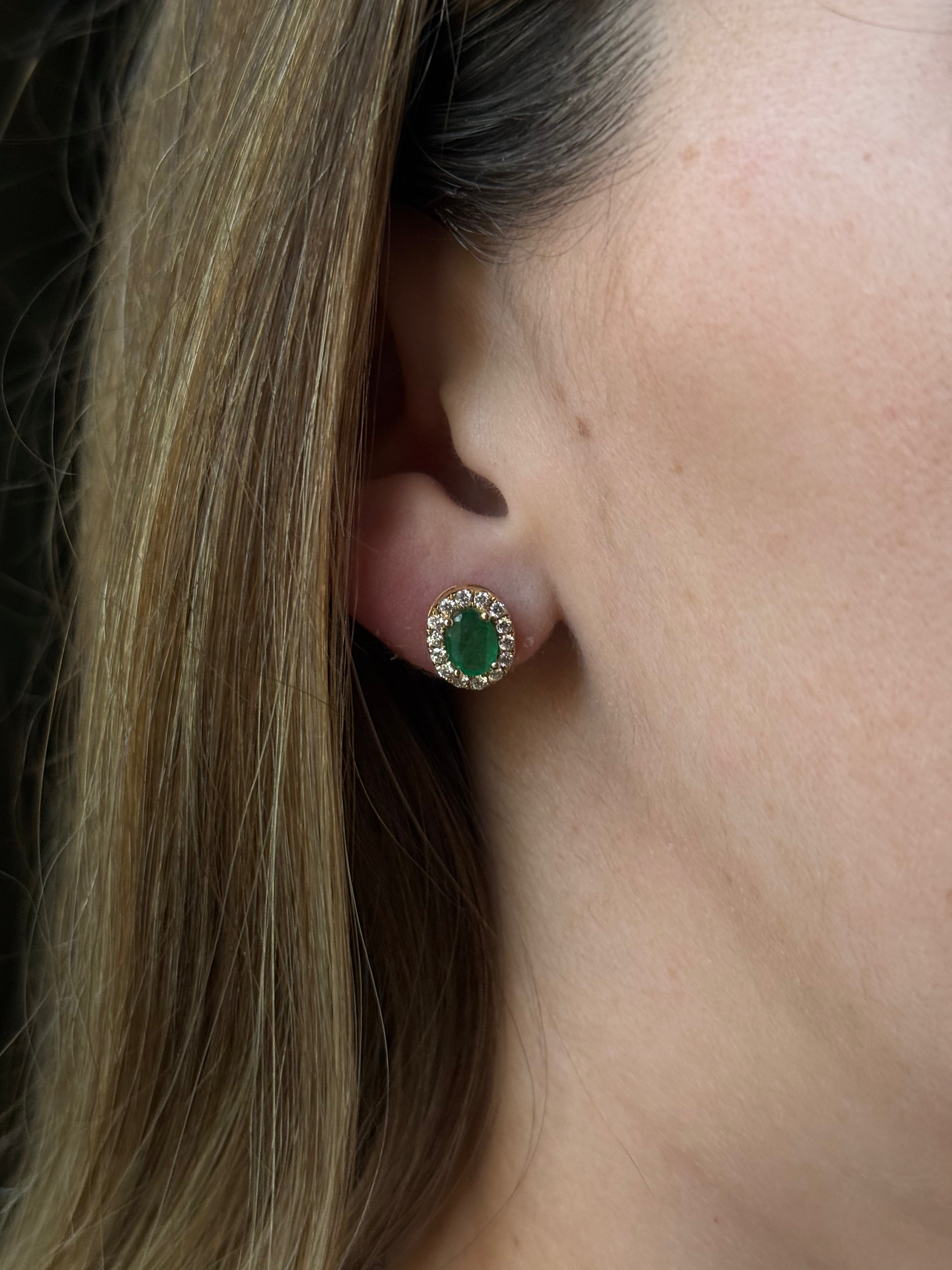 Aretes Esmeralda Ovalada con Halo Diamantes