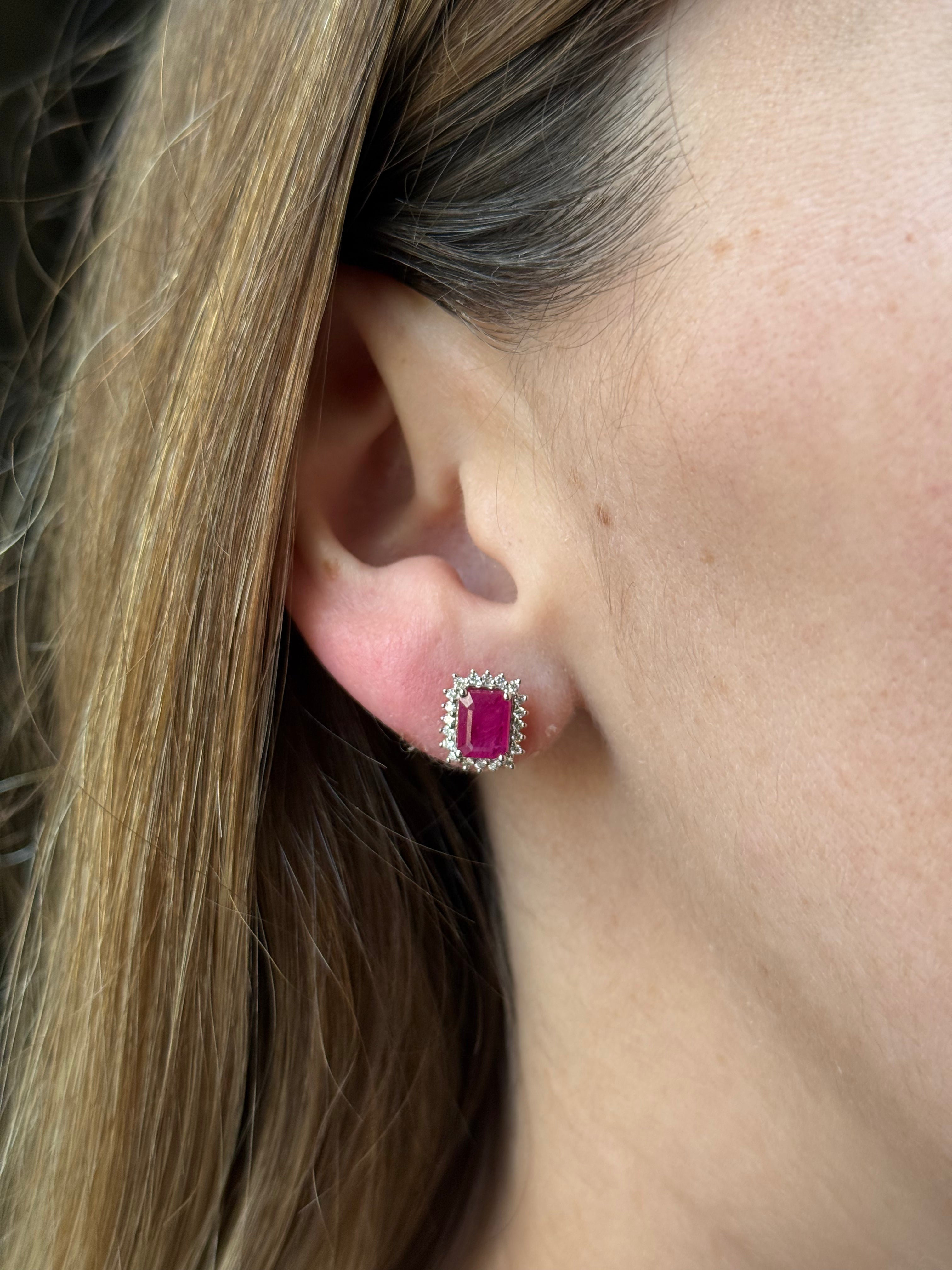 Aretes Rubí con Halo Diamantes