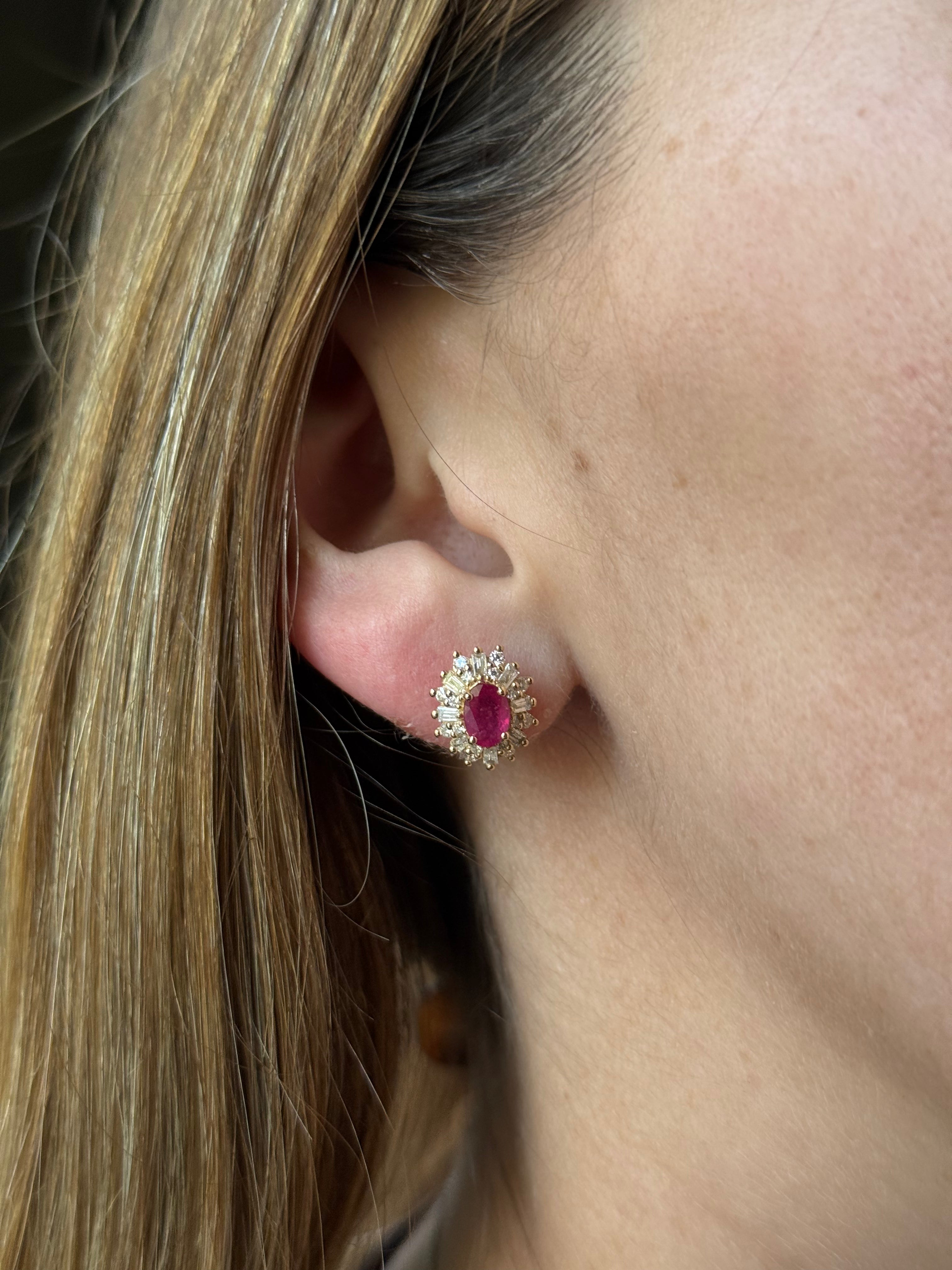 Aretes Rubí con Halo Diamantes