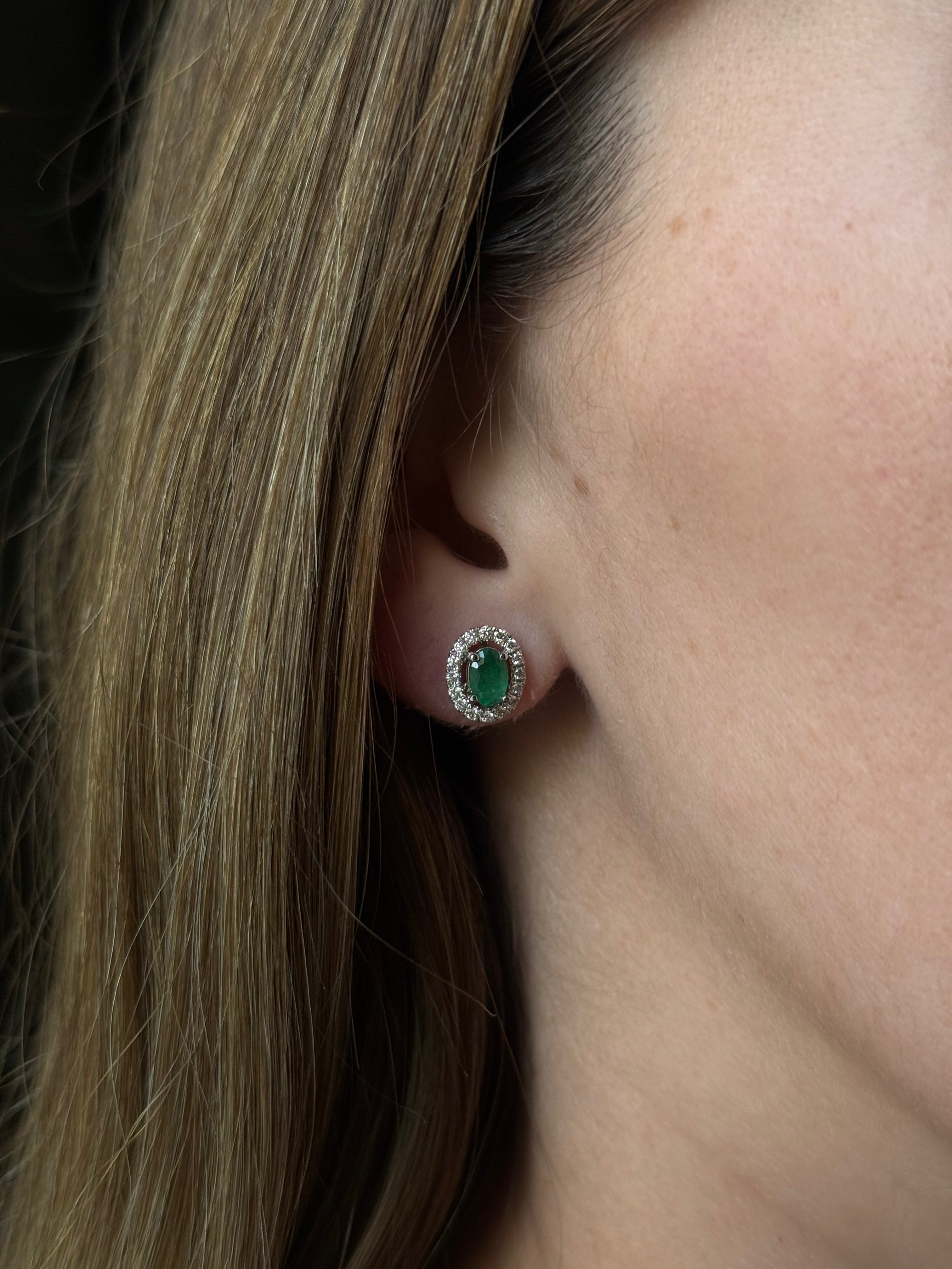 Aretes Esmeraldas Ovaladas con Halo Diamantes Desmontable
