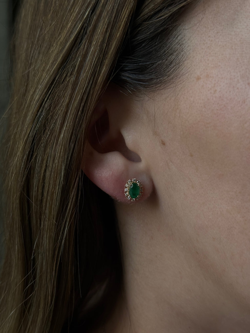 Aretes Esmeraldas Ovaladas con Halo Diamantes