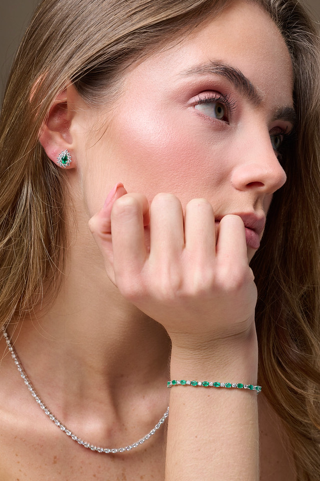 Aretes Esmeralda Gota con Halo Diamantes