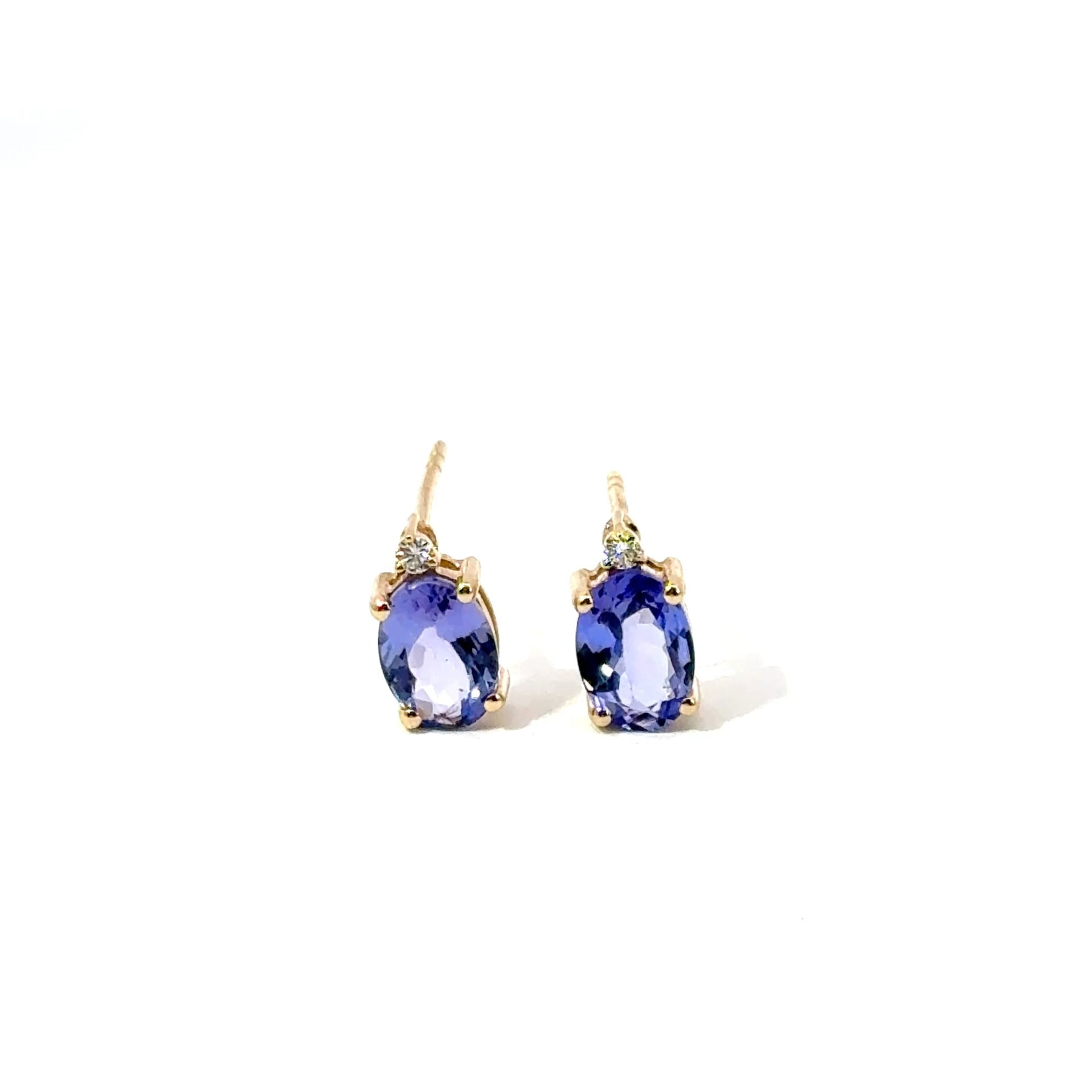 Aretes Tanzanita Ovalada con Diamante